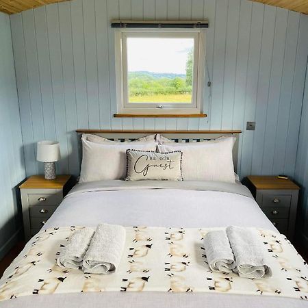 Bespoke Luxury Huts With Hot Tubs. Located In The Black Mountains. Llanveynoe Exterior foto