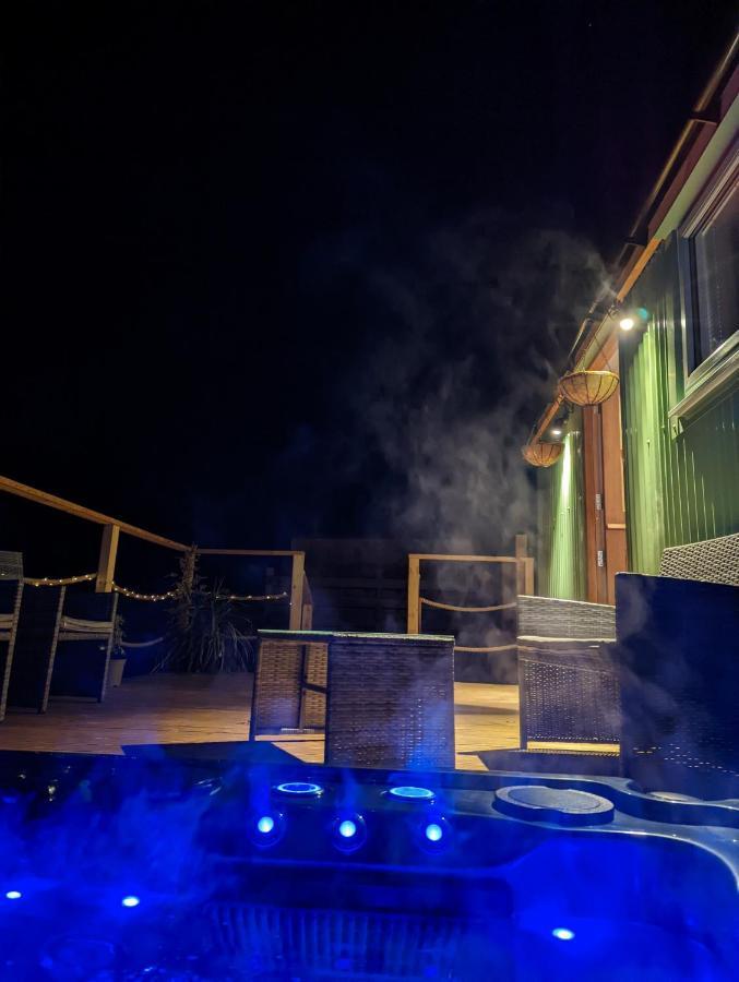 Bespoke Luxury Huts With Hot Tubs. Located In The Black Mountains. Llanveynoe Exterior foto