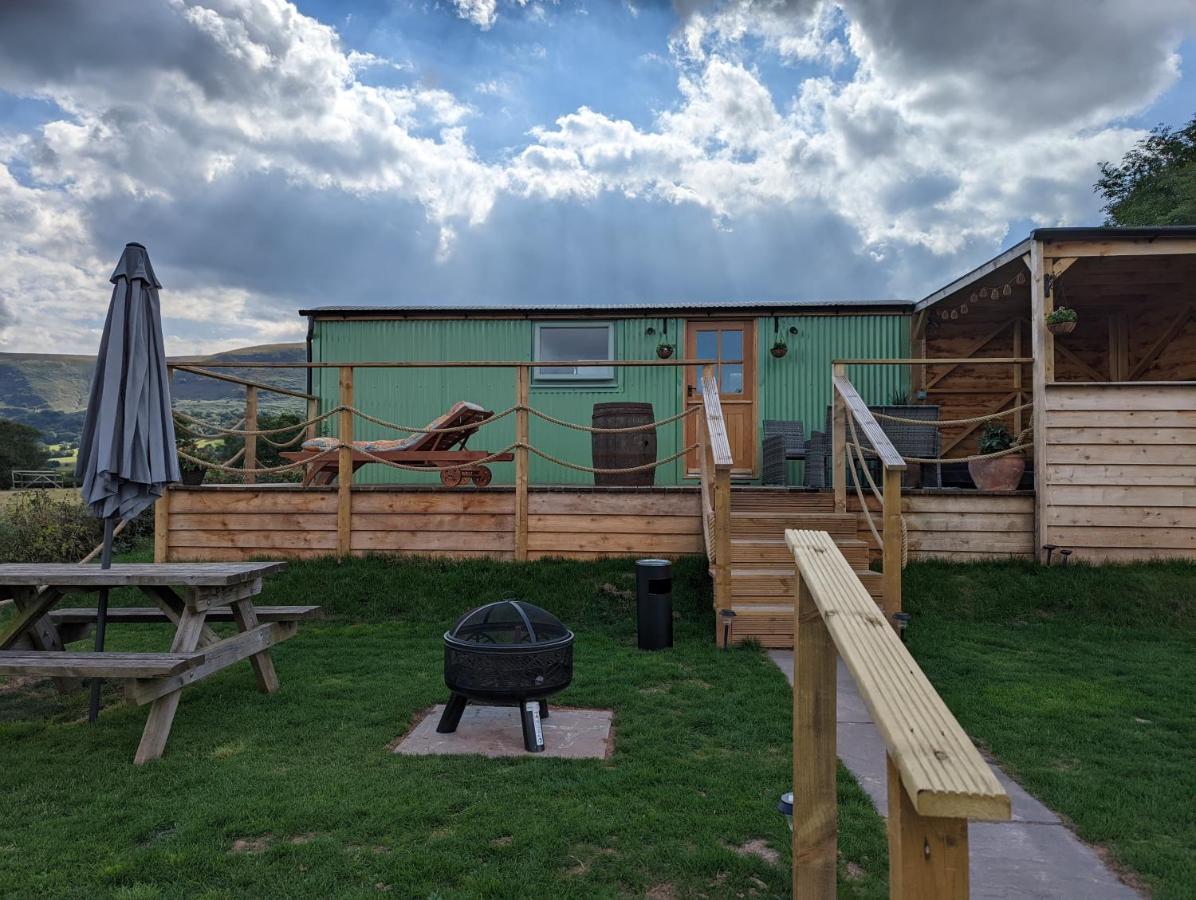 Bespoke Luxury Huts With Hot Tubs. Located In The Black Mountains. Llanveynoe Exterior foto