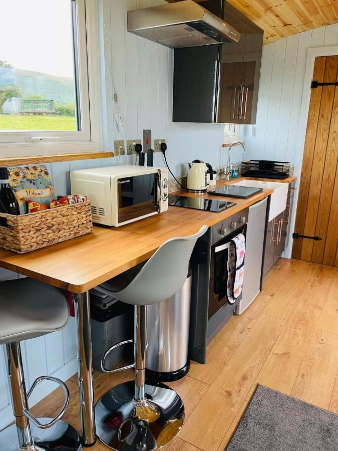 Bespoke Luxury Huts With Hot Tubs. Located In The Black Mountains. Llanveynoe Exterior foto