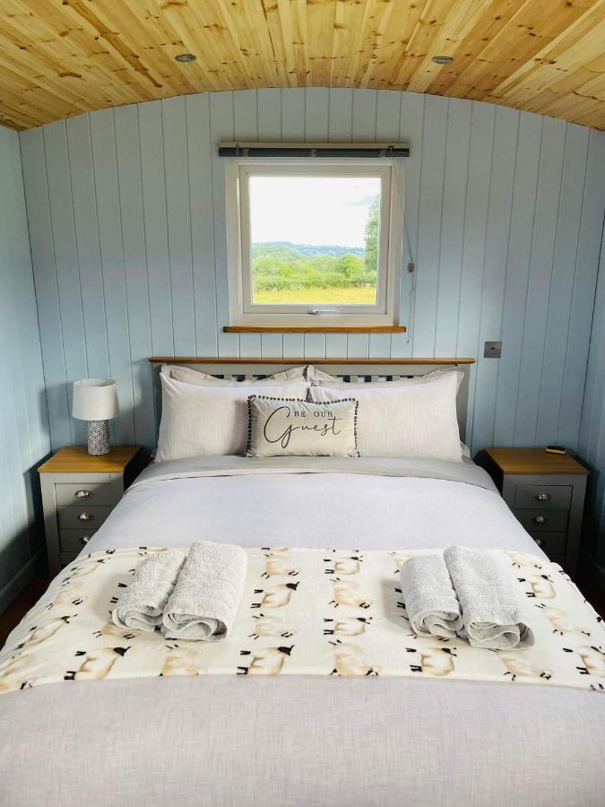 Bespoke Luxury Huts With Hot Tubs. Located In The Black Mountains. Llanveynoe Exterior foto